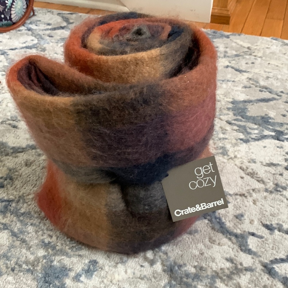 GET COZY CRATE&BARREL WOOL BLANKET